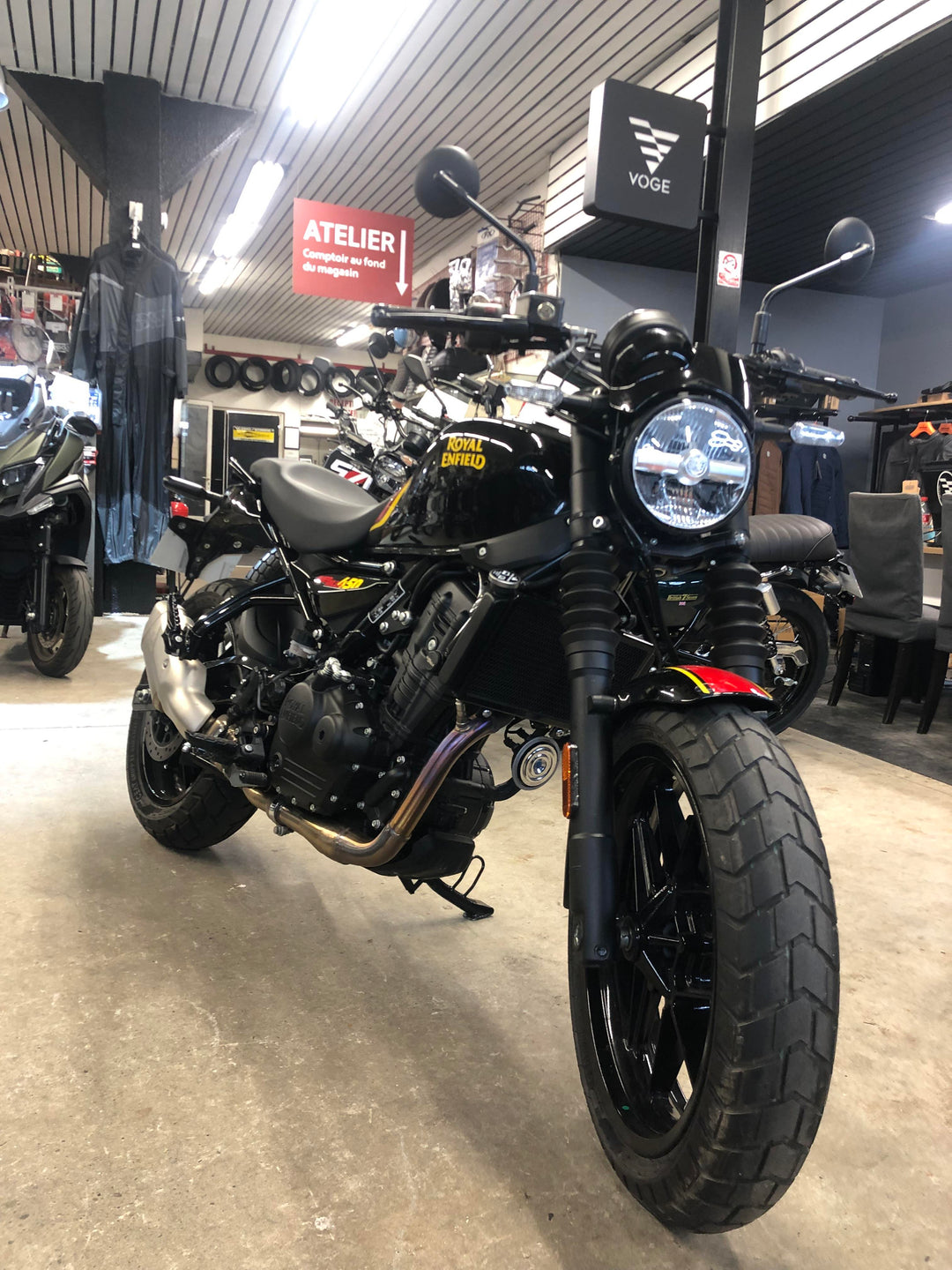 ROYAL ENFIELD 450 GUERRILLA Playa Black