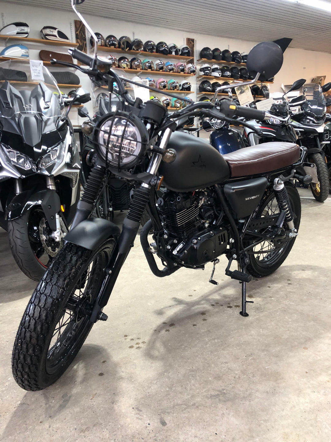 MASH NEW SEVENTY BLACK 125CC