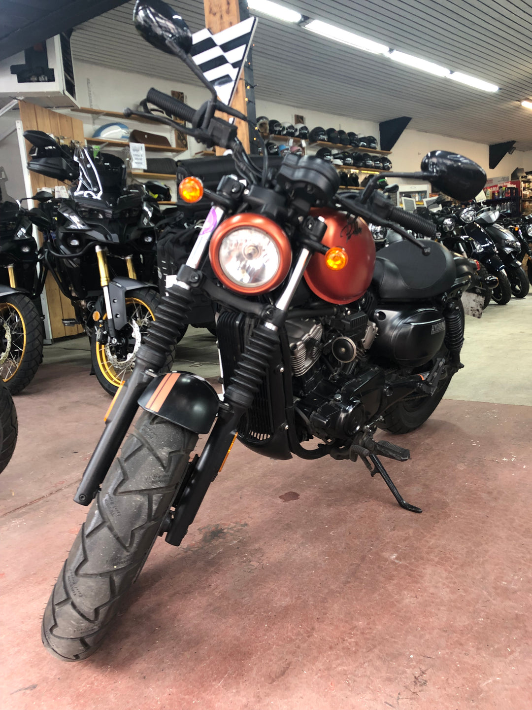 HYOSUNG GV 125 BOBBER
