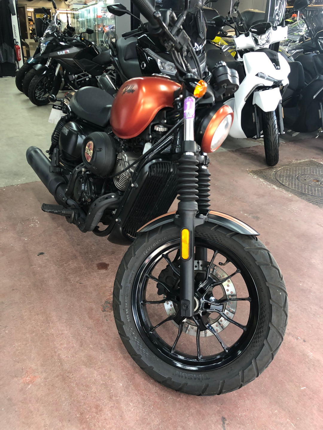 HYOSUNG GV 125 BOBBER