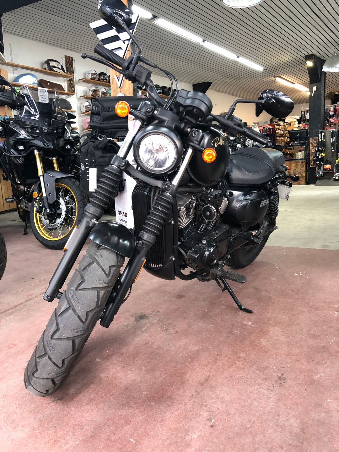 HYOSUNG GV 125 BOBBER