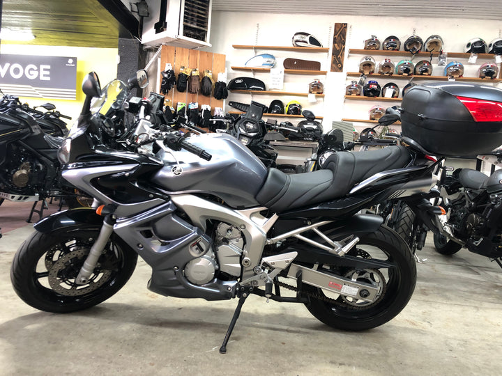 YAMAHA FZS 600