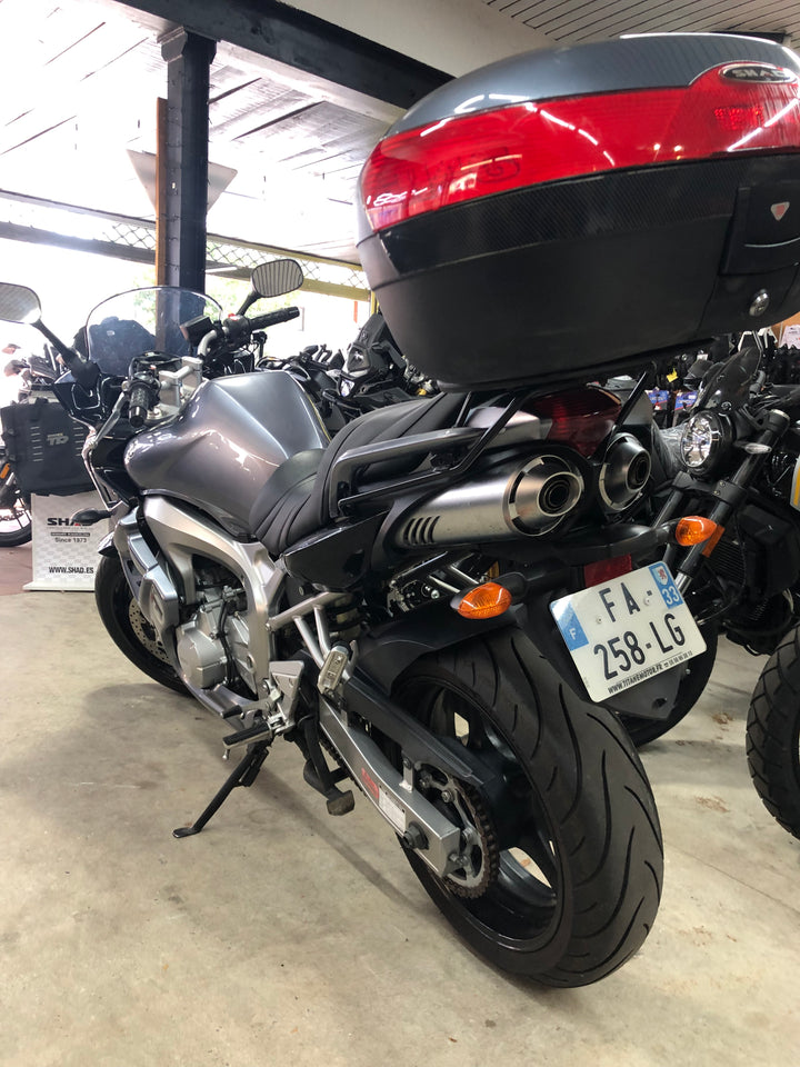 YAMAHA FZS 600